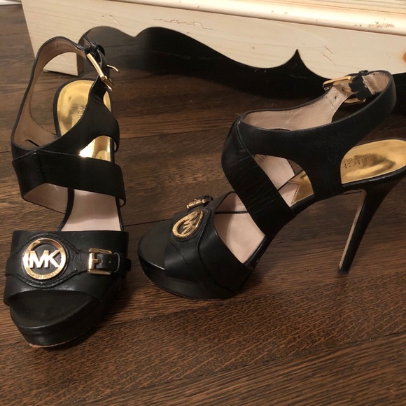 7.5 Michel Kors black Pump Sandals - Picture 8 of 8